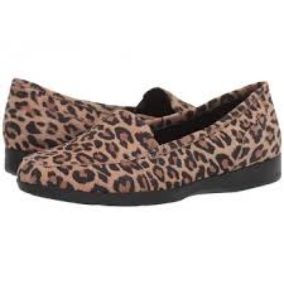 Easy Spirit Devitt Leopard Print Loafers - Picture 1 of 4